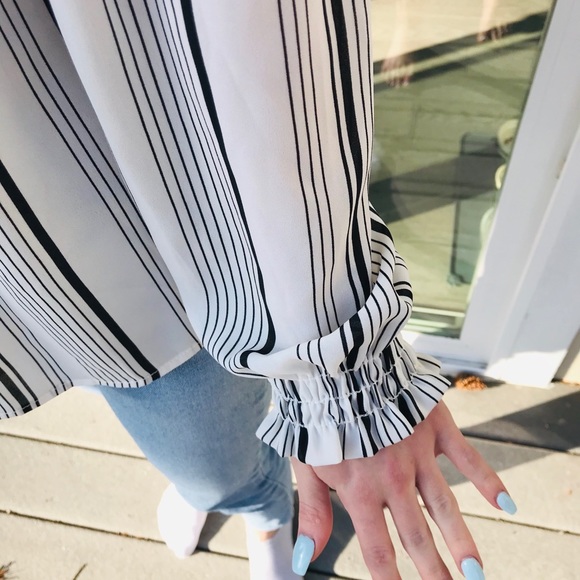 Off The Shoulder Striped Blouse - Picture 3 of 4